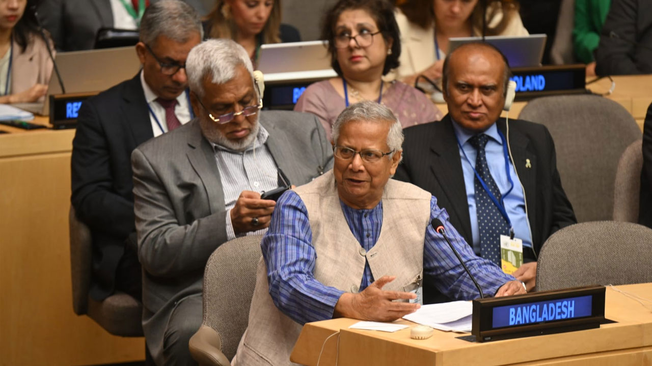 দারিদ্র্য কারও স্বপ্নের পথে বাধা হওয়া উচিত নয়: প্রধান উপদেষ্টা